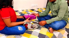 कोमल को रक्षाबंधन भाई ने dildo gift किया बोले ये मजे लेने गई थी