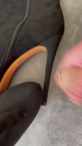 Cum on my sexy 6inch heeled boots while in my 6 inch mules with a dildo in my ass