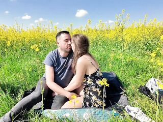 Romantic doggy le in a field