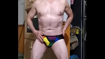 Baile striptease al ritmo de la musica