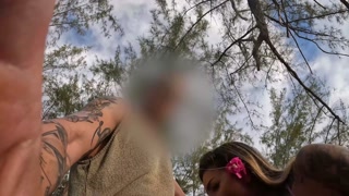 SCOPATA ITALIANA ALLE BAHAMAS - Tami Tsunami scopa vecchio compagno di classe incontrato in vacanza