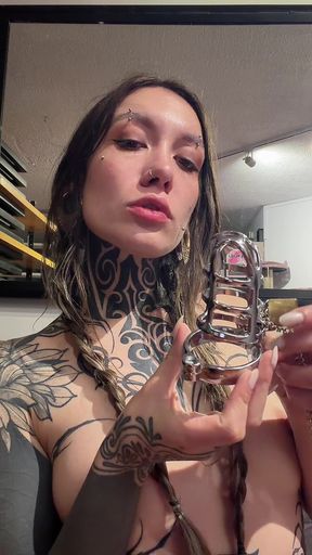 Amateur onlyfan shows off her tits