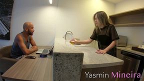 yasmin mineira - marido nao resiste a esposa gostosa e larga o trabalho para comer o cu da safada.