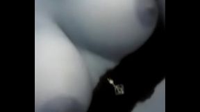 hondure&ntilde_a catracha juega con sus tetas