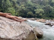 Me masturbo en lo profundo de la selva