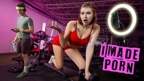 Scarlet Spunk Gets Her Wet Pussy Stretched Wide At The Gym