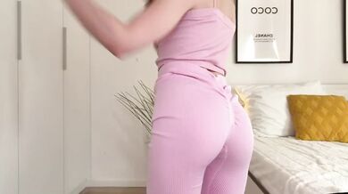 Shaved Petite Blonde College Amateur Riding Fingering Pussy