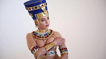 Egyptian Queen Nefertiti on nude shoot