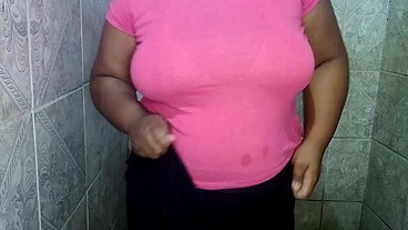 Bbw crente safada da bunda grande se exibe igual um putinha e mostra sua buceta