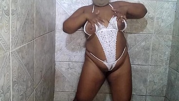 Bbw crente safada da bunda grande se exibe igual um putinha e mostra sua buceta