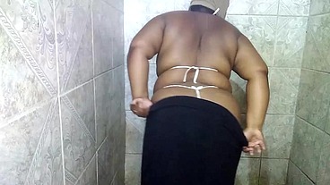 Bbw crente safada da bunda grande se exibe igual um putinha e mostra sua buceta