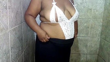 Bbw crente safada da bunda grande se exibe igual um putinha e mostra sua buceta
