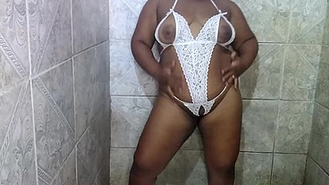 Bbw crente safada da bunda grande se exibe igual um putinha e mostra sua buceta