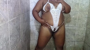 Bbw crente safada da bunda grande se exibe igual um putinha e mostra sua buceta