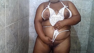 Bbw crente safada da bunda grande se exibe igual um putinha e mostra sua buceta