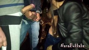 nanabukkake - os estranhos fizeram fila na rua para eu chupar e gozarem na minha boca
