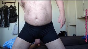 die short mit den lochern