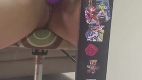 Tell me what you think of my new pink fluffy outfit, also try out my new toy. !! Que rico