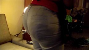 big booty girl walks in and gives a quick blowjob to stud