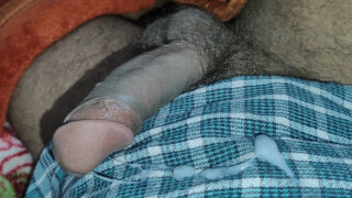 Kåta indiska pappor njuter av avsugningar, handjobs, rövcreampies och att svälja massiva mängder