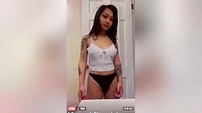 Cute Girl Flashing Her Tits Before Periscope Ends