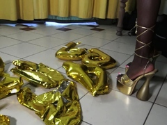 ebony pearl ballons crushing