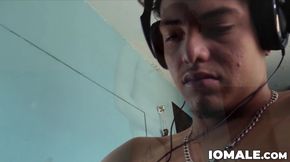 Hot Latino Urbano strokes his meat and shoots jizz over his stomach