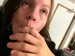 Amateur hands free close up blowjob