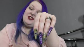 Spooky glitter nails