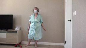 Chubby MILF nurse role-plays with her big butt
