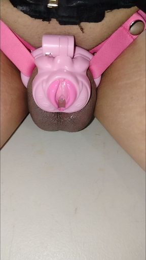 Linda Femboy sitting