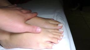 namorado cuckold leva sua namorada pra o motel e grava ela transando gostoso sem camisinha com outro macho ,e ela engolindo a porra do cara