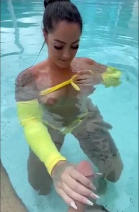 She has the body of an angel, visit leakwave for more content for free