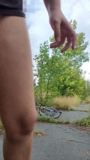 Jerking off in Park