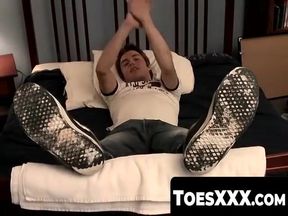ToesXXX.com - Sexy guy from North Carolina is confident and horny as hell