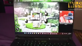 Bubblegum babe fingering her natural pussy