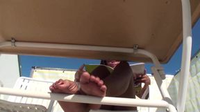 Sun, feet and gorgeous Asian MILF