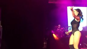 Lali Esp&oacute_sito sexy en un show en Israel