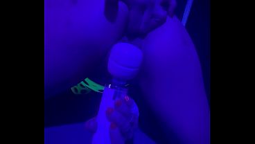 Zoey Portland plays with hitachi