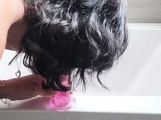 mother I'd like to fuck gives herself joy in bath