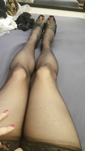 Cum on sexy tranny feet vol 1  - 25 min