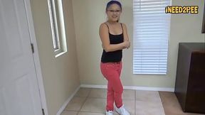 desperate to pee girls wetting their skintight jeans pissing