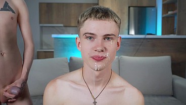 Threesome Twinks on Webcam Show Sucking Dicks and Cum on Faces