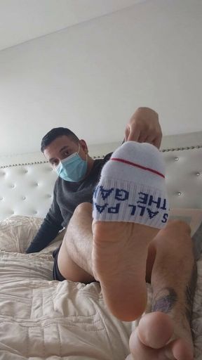 CUM with this latino feet