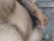 Macho vergon peludo en la ducha