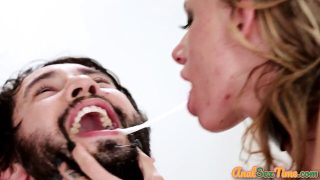 Blowjob, deepthroat, handjob, deep throat, røv slikning &#8211; bror røvknepper tatoveret luder med store bryster og blowjob
