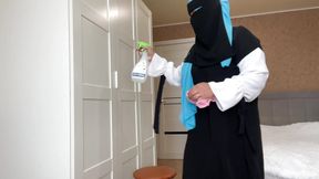 Arab Wife in Hijab Found a Sex Toy While Cleaning and Fucked Her Pussy with It