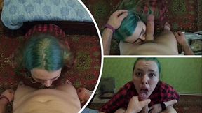 Красивая девочка с голубыми волосами сосет мой член и кончил ей в рот - домашний минет