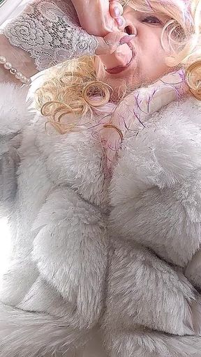 Transbride Cumcovered in Bridalchamber