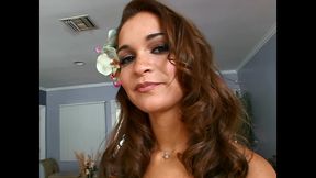 isabella summers has brown eyes